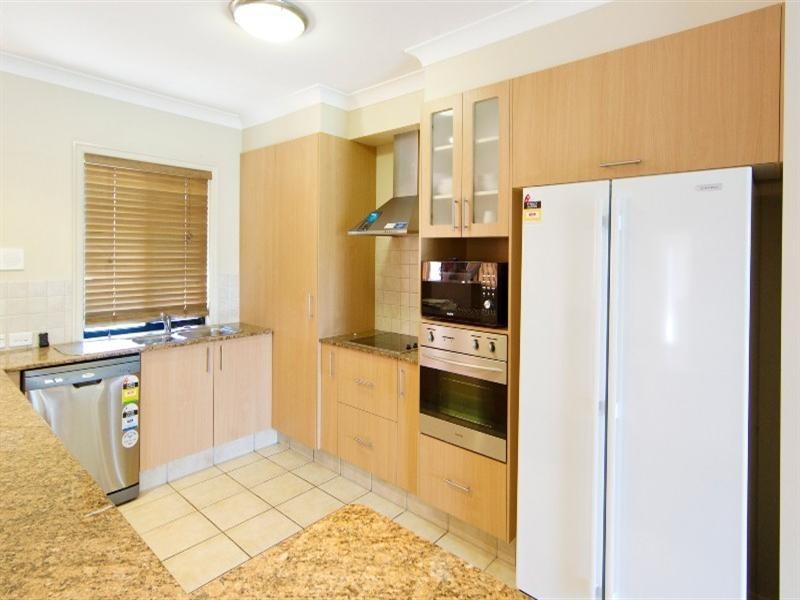 535 Oyster Cove Promenade, Helensvale QLD 4212