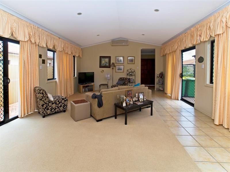 535 Oyster Cove Promenade, Helensvale QLD 4212