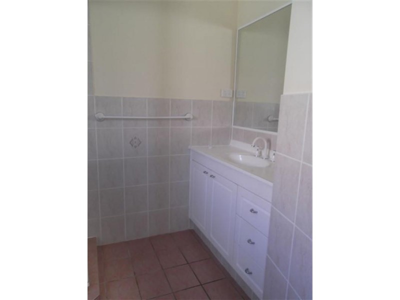 2/133 Bayivew Street, Runaway Bay QLD 4216