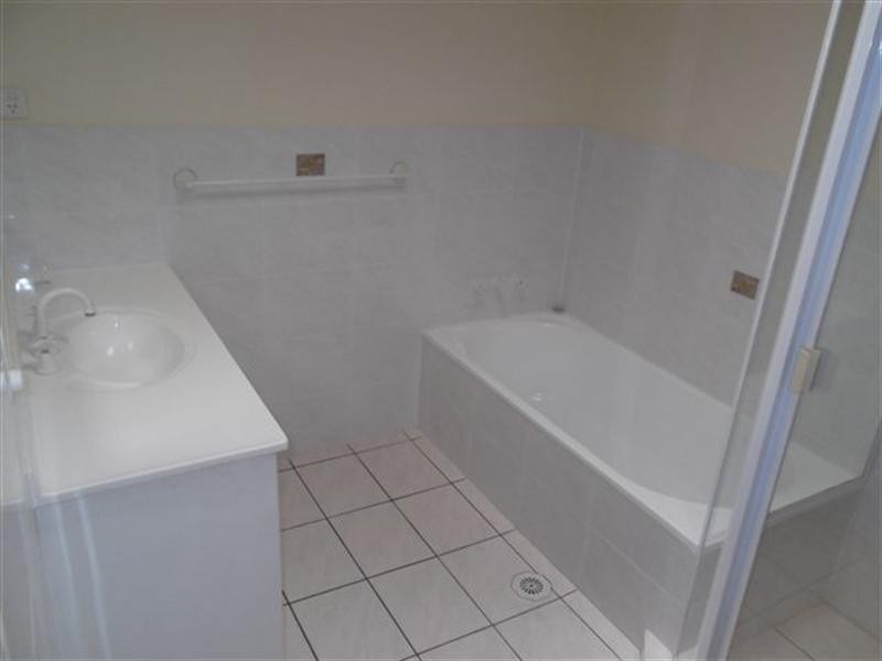 2/133 Bayivew Street, Runaway Bay QLD 4216