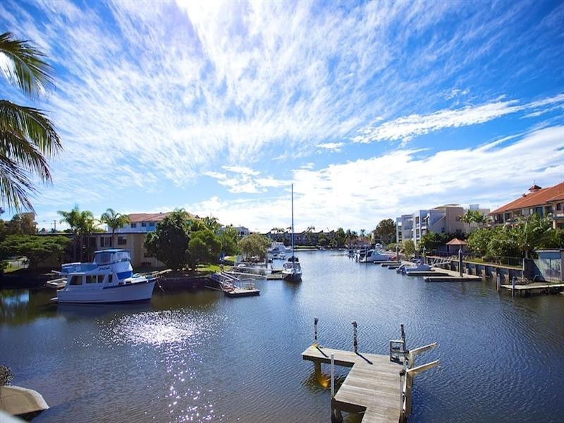 4/39 Madang Crescent, Runaway Bay QLD 4216