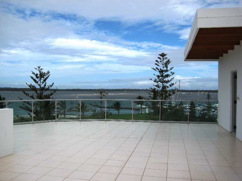 5/10 Oatland Esplanade, Runaway Bay QLD 4216