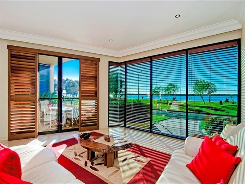 2/36 Anglers Esplanade, Runaway Bay QLD 4216