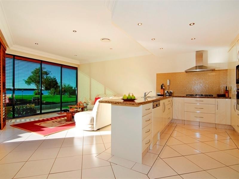 2/36 Anglers Esplanade, Runaway Bay QLD 4216