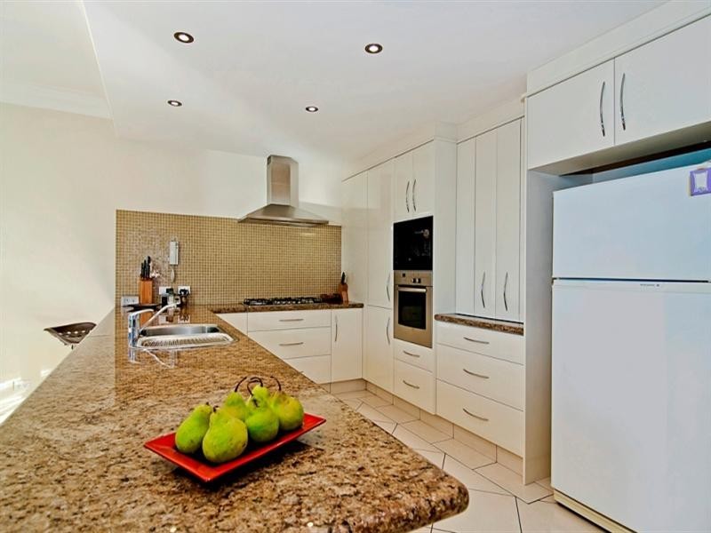 2/36 Anglers Esplanade, Runaway Bay QLD 4216