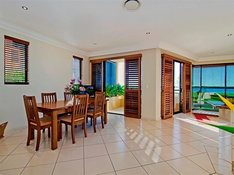 2/36 Anglers Esplanade, Runaway Bay QLD 4216