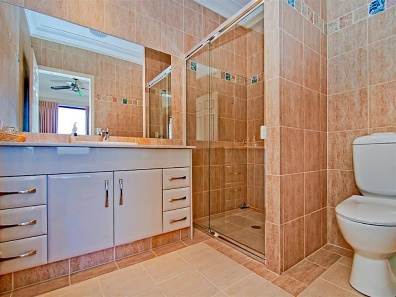 2/36 Anglers Esplanade, Runaway Bay QLD 4216