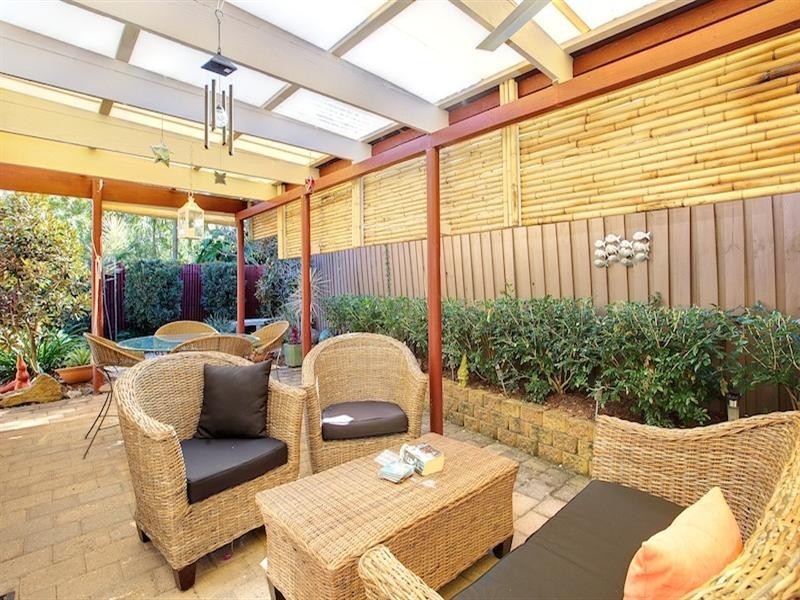 2/11 Wirth Terrace, Highland Park QLD 4211