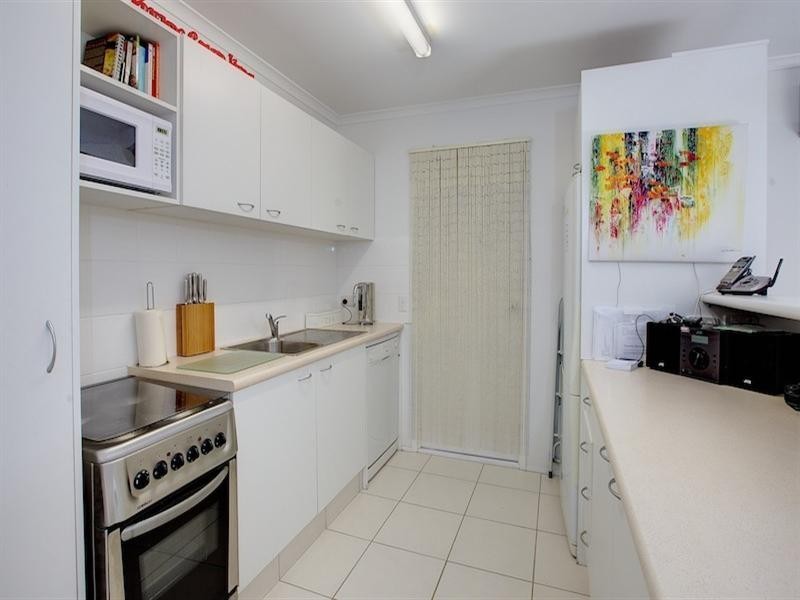 2/11 Wirth Terrace, Highland Park QLD 4211