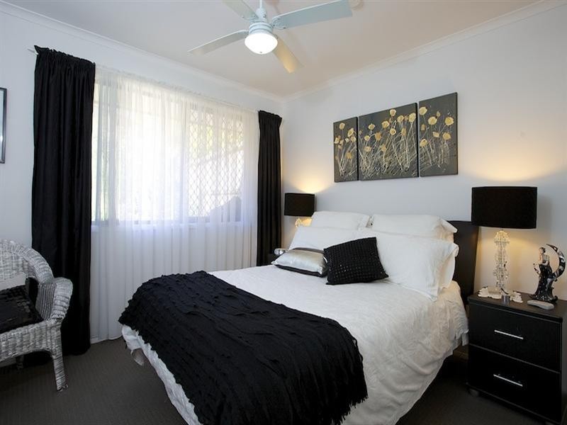 2/11 Wirth Terrace, Highland Park QLD 4211