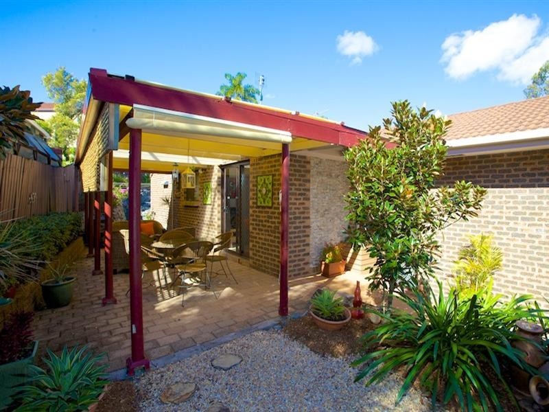 2/11 Wirth Terrace, Highland Park QLD 4211