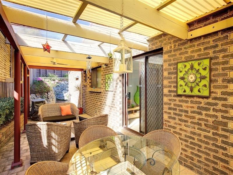2/11 Wirth Terrace, Highland Park QLD 4211