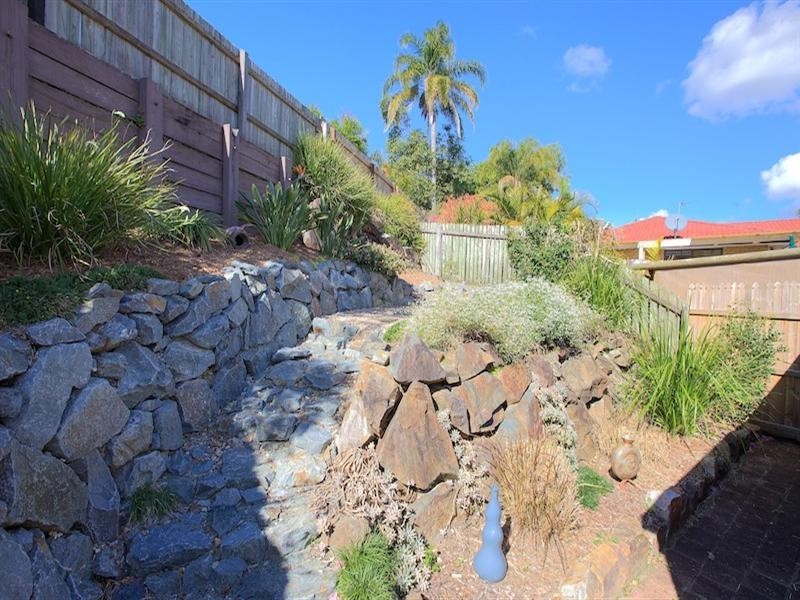 2/11 Wirth Terrace, Highland Park QLD 4211