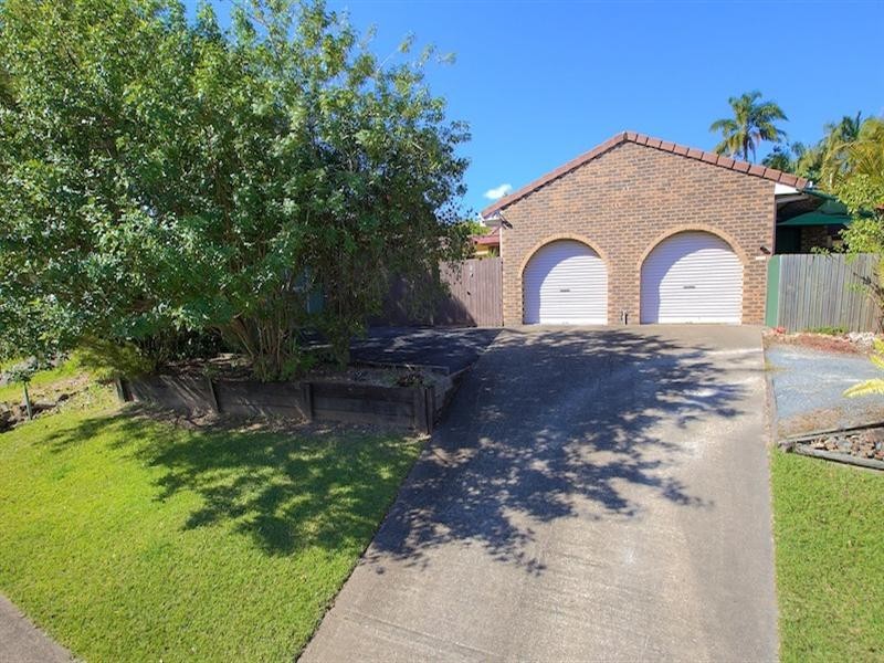 2/11 Wirth Terrace, Highland Park QLD 4211