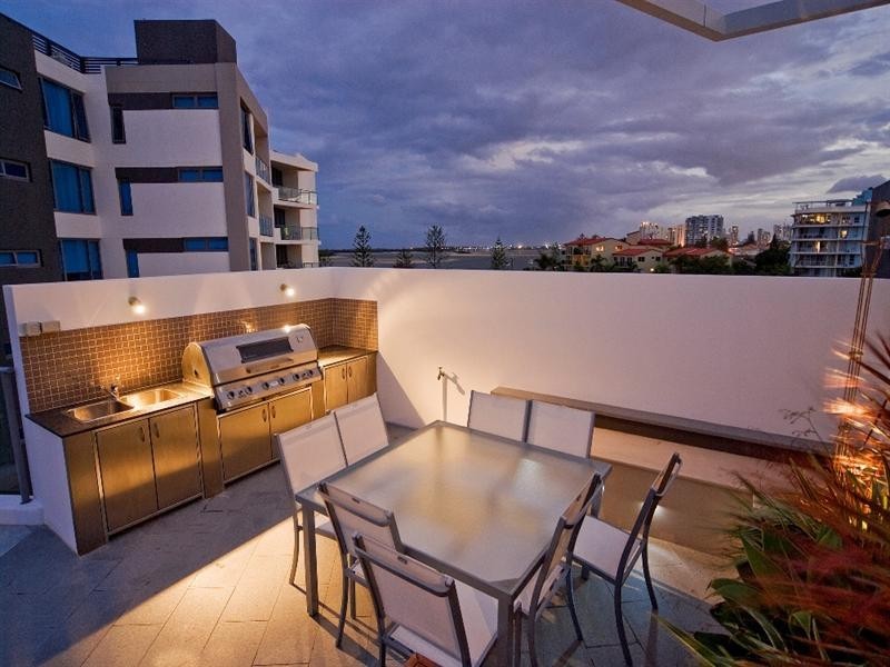 2301/438 Marine Parade, Biggera Waters QLD 4216