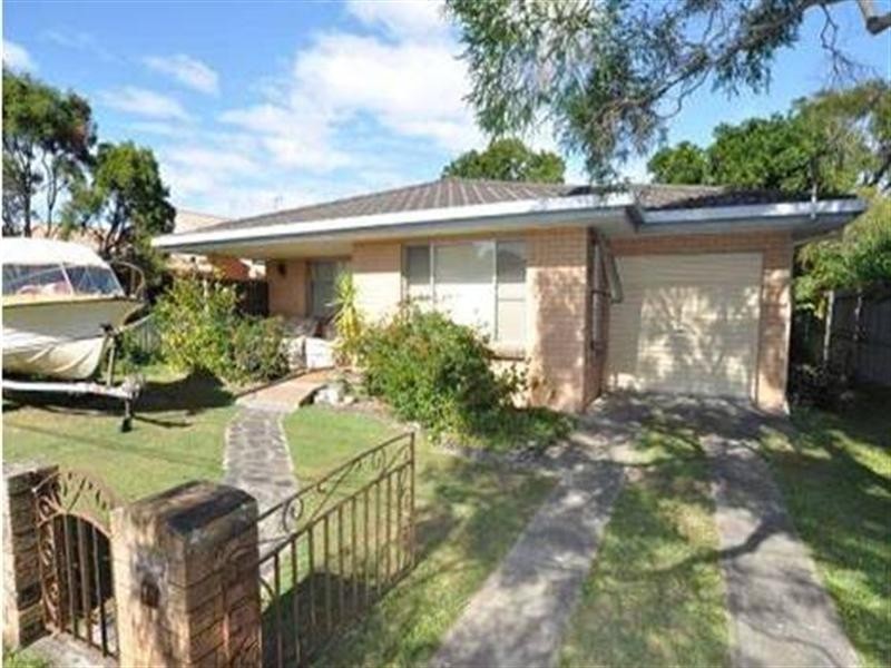 18 Shoveller Avenue, Paradise Point QLD 4216