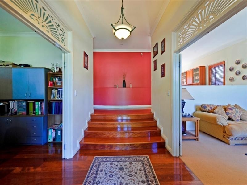 18 Riverbank Court, Ashmore QLD 4214