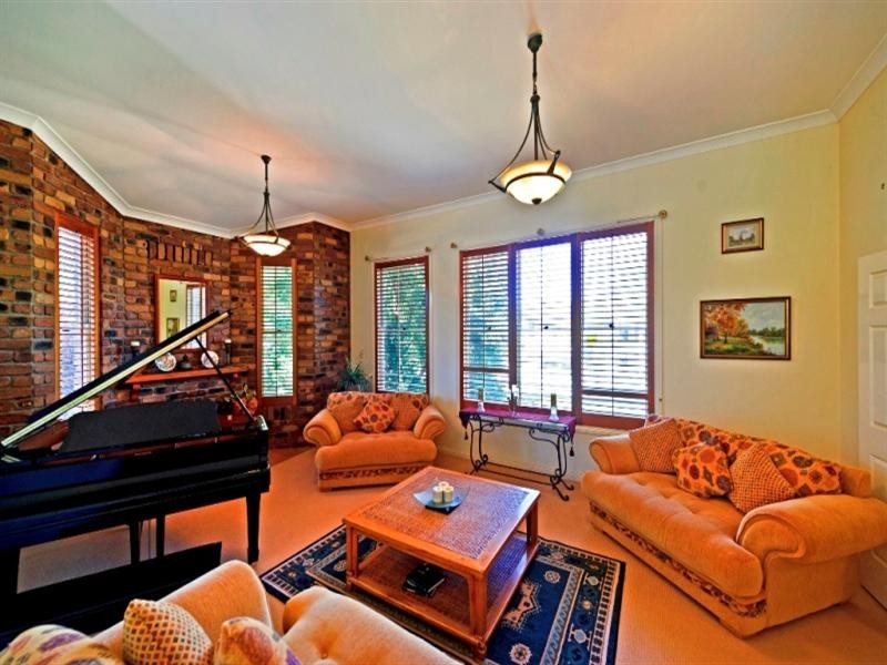 18 Riverbank Court, Ashmore QLD 4214