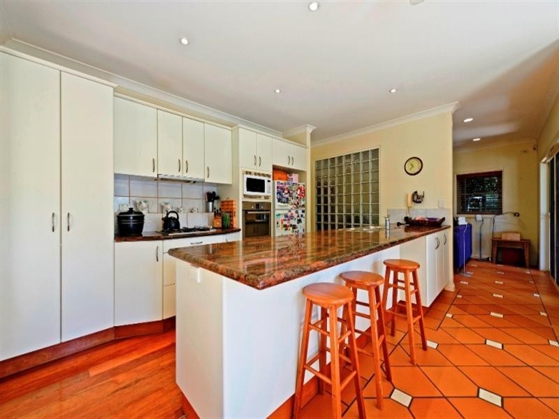 18 Riverbank Court, Ashmore QLD 4214