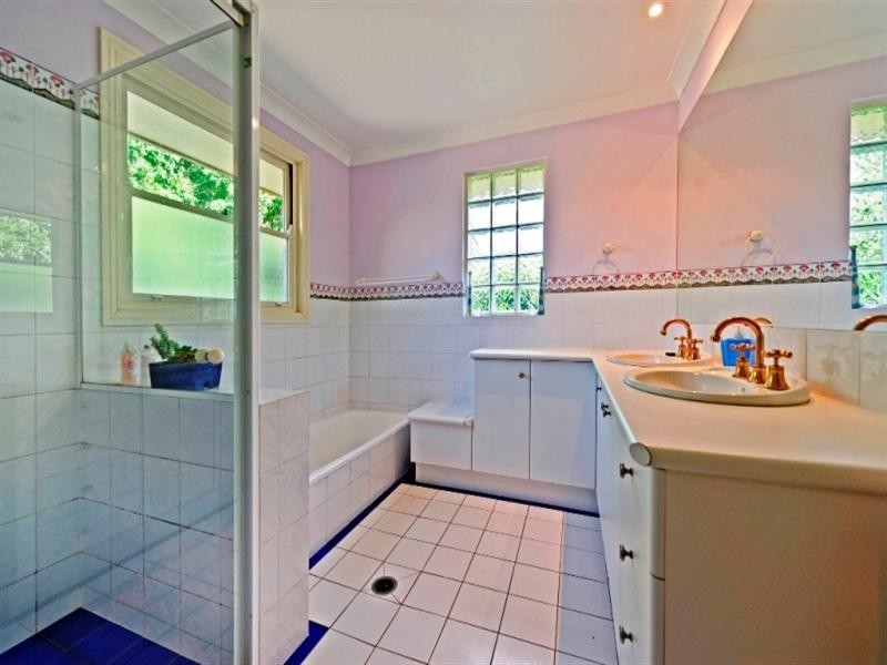 18 Riverbank Court, Ashmore QLD 4214