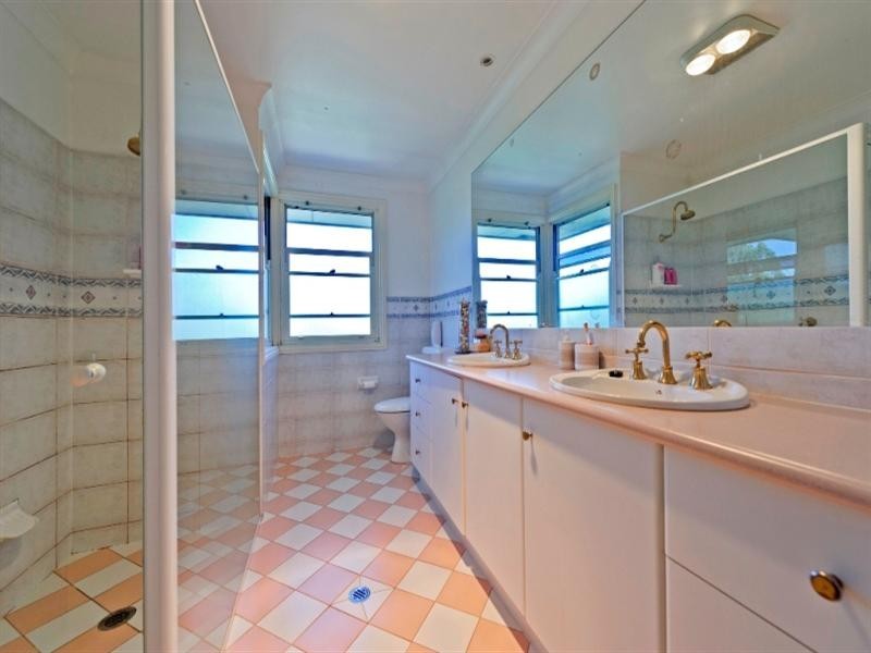 18 Riverbank Court, Ashmore QLD 4214