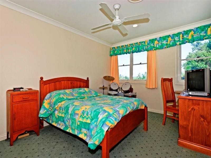 18 Riverbank Court, Ashmore QLD 4214