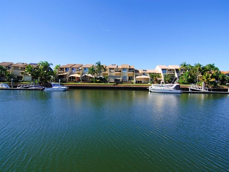 24 Sundance Way, Runaway Bay QLD 4216