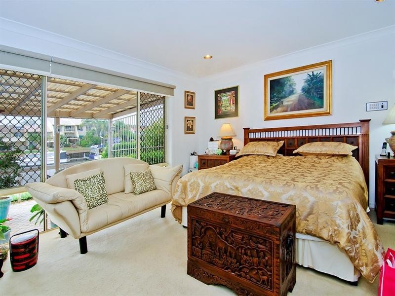 24 Sundance Way, Runaway Bay QLD 4216