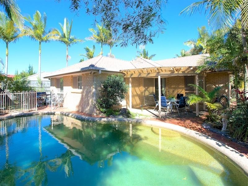 27 Anchorage Way, Biggera Waters QLD 4216