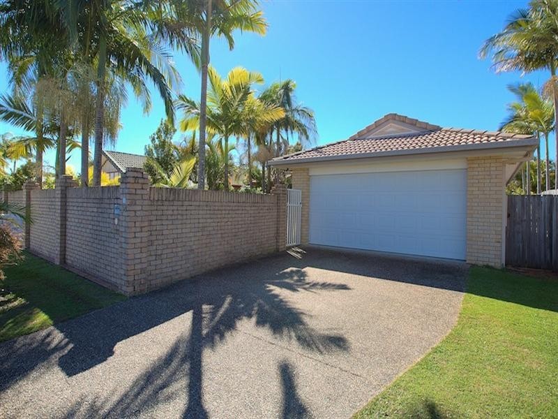 27 Anchorage Way, Biggera Waters QLD 4216