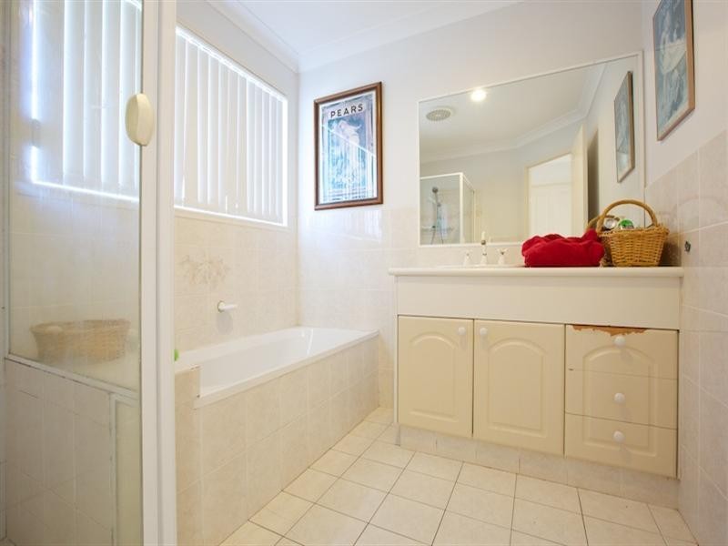 27 Anchorage Way, Biggera Waters QLD 4216