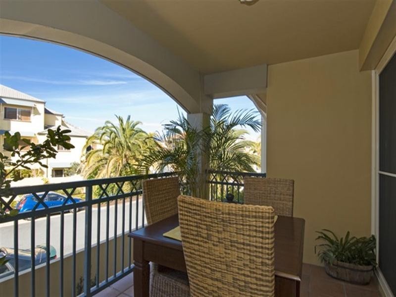 54/88-98 Limetree Parade, Runaway Bay QLD 4216