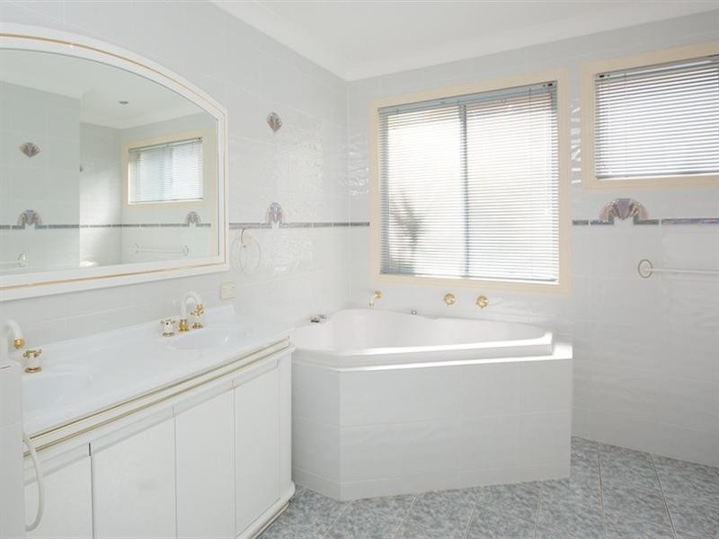 10 Torio Place, Runaway Bay QLD 4216