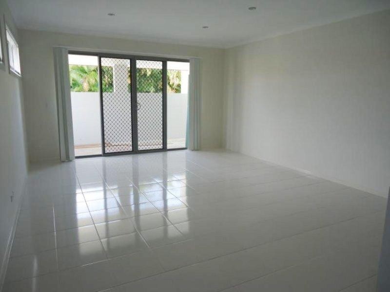 1/11 Margaroola Avenue, Biggera Waters QLD 4216