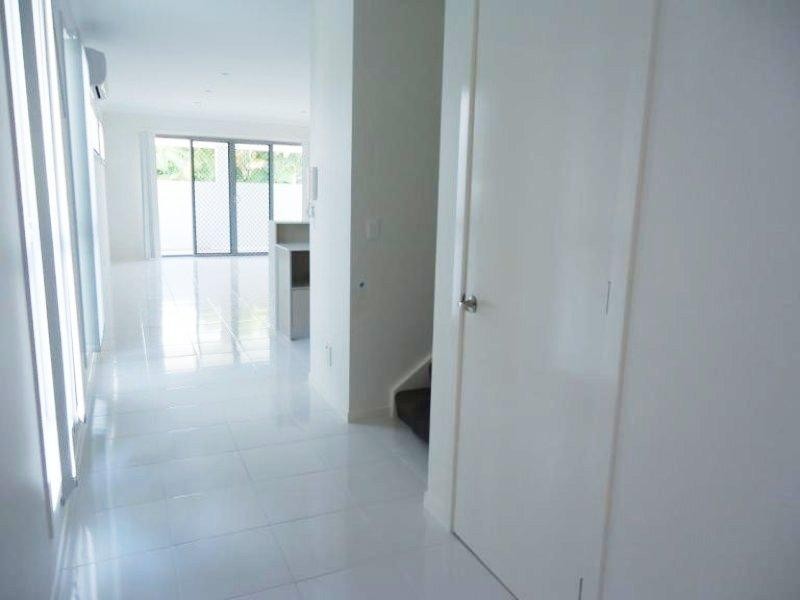 1/11 Margaroola Avenue, Biggera Waters QLD 4216