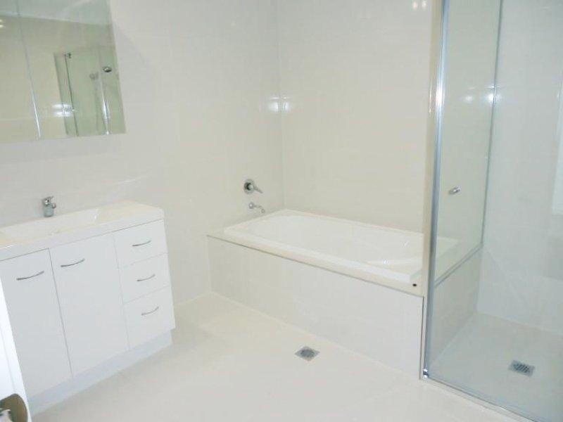 1/11 Margaroola Avenue, Biggera Waters QLD 4216