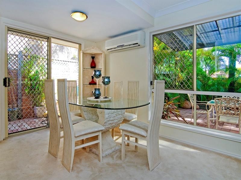 1/1 Folkstone Place, Runaway Bay QLD 4216