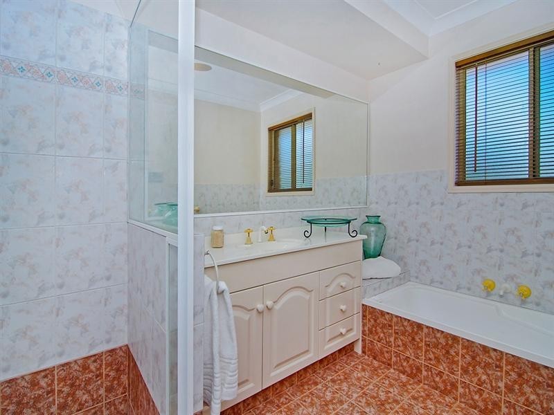 1/1 Folkstone Place, Runaway Bay QLD 4216