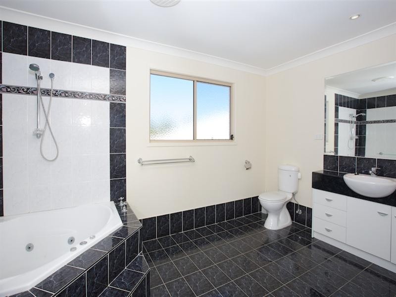 49 Annerley Avenue, Runaway Bay QLD 4216