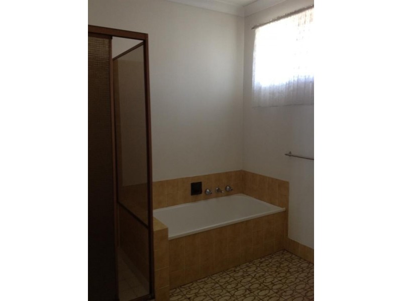 57 Victor Avenue, Paradise Point QLD 4216