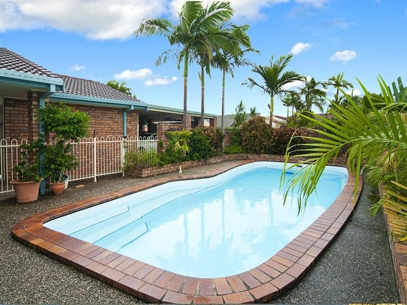 16 Cockleshell Court, Runaway Bay QLD 4216