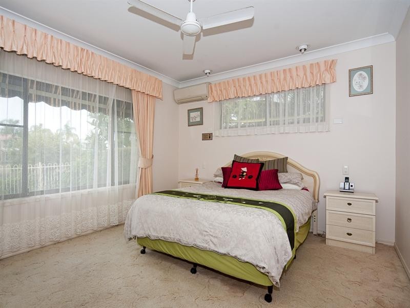 16 Cockleshell Court, Runaway Bay QLD 4216