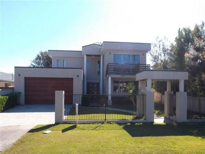 16 Deagon Drive, Runaway Bay QLD 4216