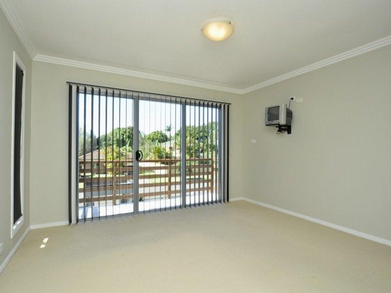 16 Deagon Drive, Runaway Bay QLD 4216