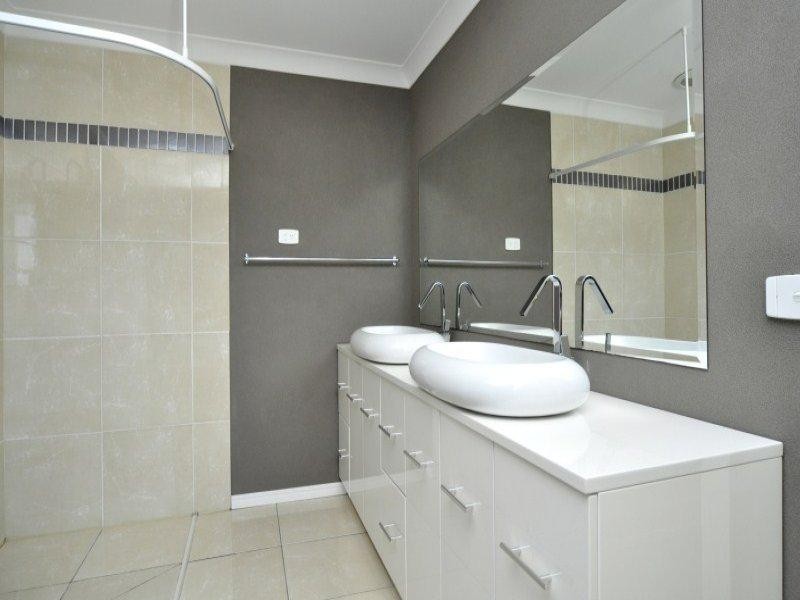 16 Deagon Drive, Runaway Bay QLD 4216