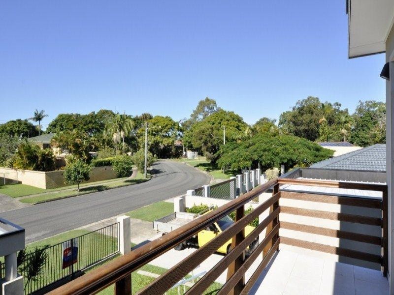 16 Deagon Drive, Runaway Bay QLD 4216