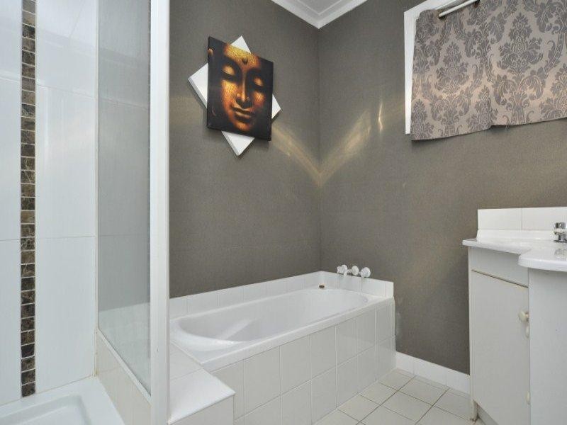 16 Deagon Drive, Runaway Bay QLD 4216