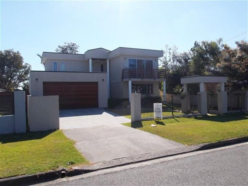16 Deagon Drive, Runaway Bay QLD 4216