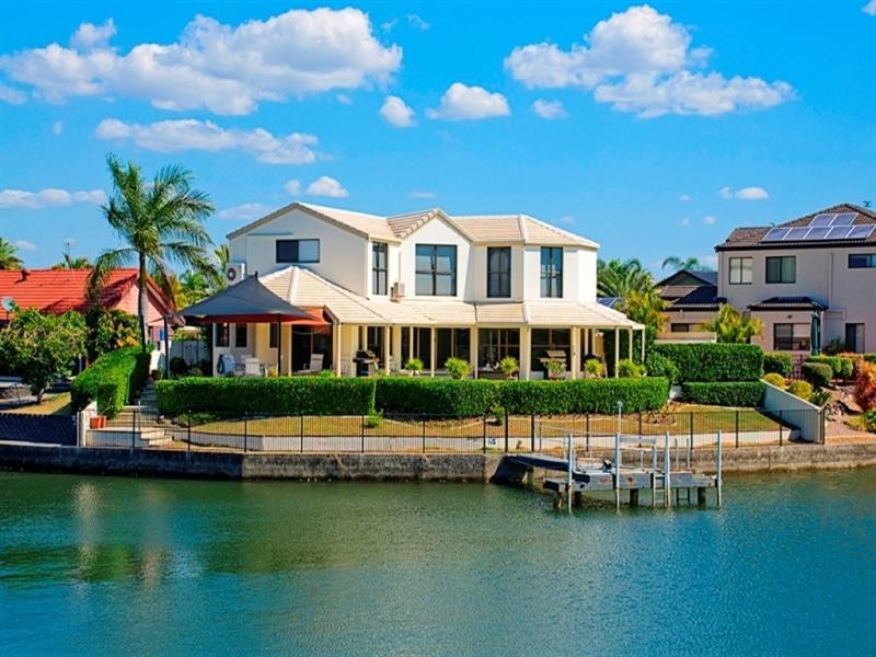 27 Smugglers Place, Runaway Bay QLD 4216