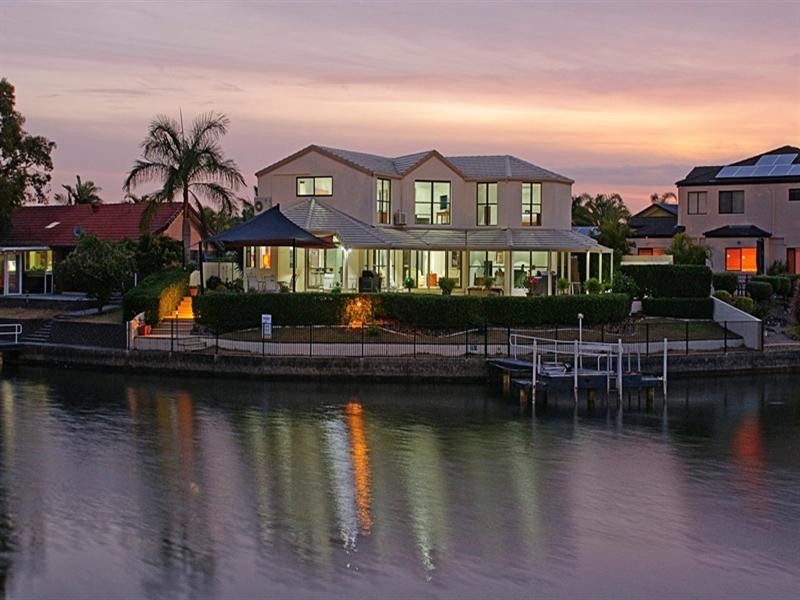 27 Smugglers Place, Runaway Bay QLD 4216